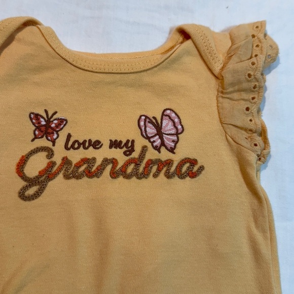 Rabbit + Bear - Yellow Baby organic cotton Onesie shirt with Butterfly Design - Picture 2 of 3